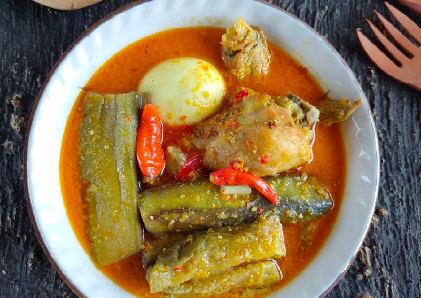 Ayam Telur dan Terong Kuah Santan Pedas