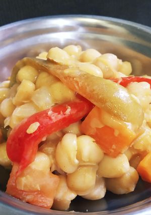Una foto de Guiso veagano de garbanzos con curry todo congelado