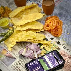 A picture of Fafda jalebi.