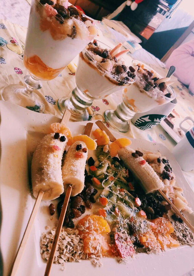 Una foto de Desayuno light navideño 🍌🎅