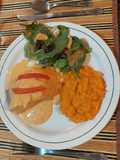 Pechugas en salsa de queso rellenas con paté