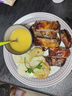 Una foto de Costillas con salsa de naranja
