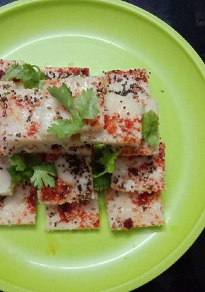 A picture of White Dhokla.