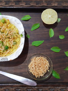 इंदौरी पोहा (Indori Poha recipe in Hindi) रेसिपी मुख्य फोटो
