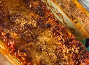 Una foto de La Hazaña de la Abuela (Lasagna de Carne de Res)