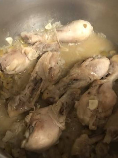 Una foto de Pollo con olivas rellenas