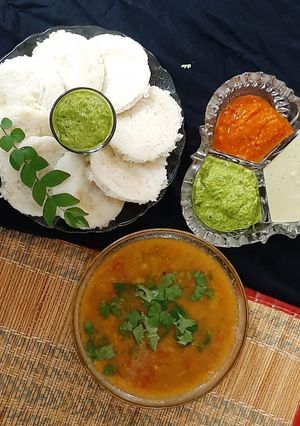 ઈડલી (Idli Recipe In Gujarati) રેસીપી મુખ્ય ફોટો