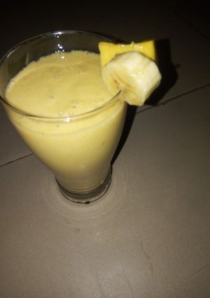 A picture of Banana + mango smoothie.