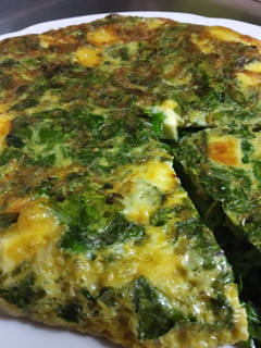 Una foto de Tortilla de acelga y queso