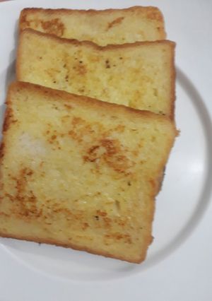 A picture of French toast.