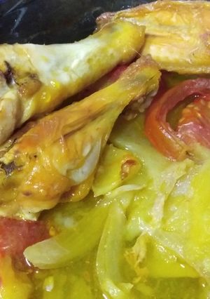 Una foto de Pollo al horno con camita