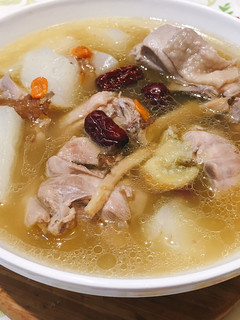 蘿蔔藥膳雞湯 的食譜成品照片