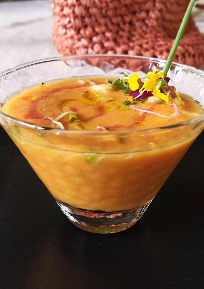 Una foto de Gazpacho de manga con Granada