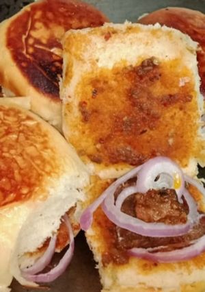 A picture of Bun kaleji.