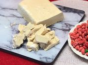 Una foto de mantecol con mantequilla de maní sin huevo