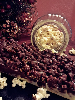 Una foto de Turrón de palomitas y tres chocolates