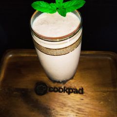A picture of Mango 🥭 Strawberry 🍓 Shake.