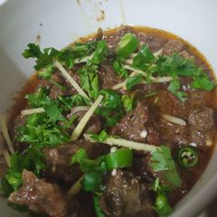 A picture of Beef kali mirch ki karahi.