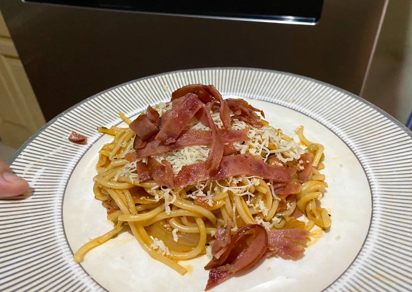Beef Spaghetti Bolognese with crunchy Bacon