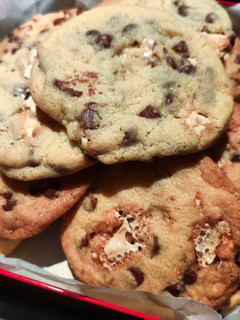Une photo de Cookies chocolat au lait et nougat blanc