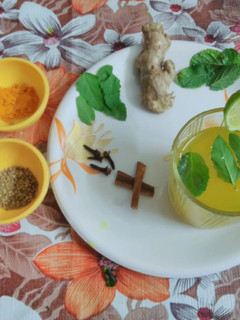 ઈમ્યૂનિટી બુસ્ટર ઉકાળો (Immunity Booster Ukala Recipe in Gujarati) રેસીપી મુખ્ય ફોટો