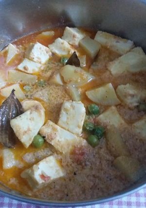 ভেগান আলু মটর শাহী পনির (vegan aloo motor shahi paneer recipe in bengali) রেসিপির প্রধান ছবি