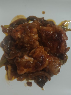 Una foto de Pollo en salsa