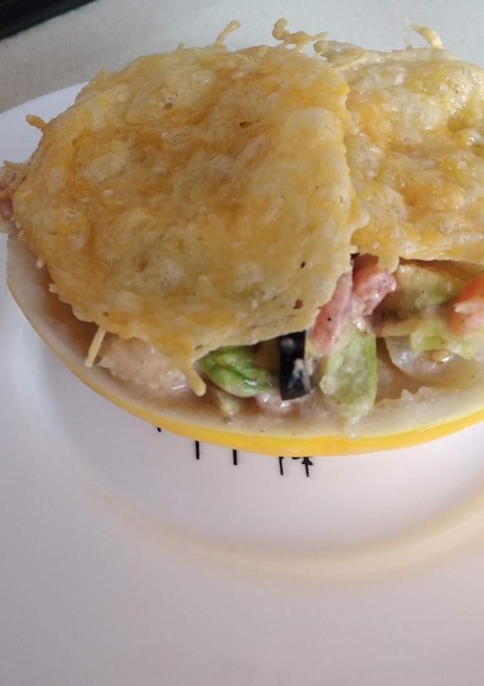 Una foto de Ensalada variada en melón y dos soles de queso