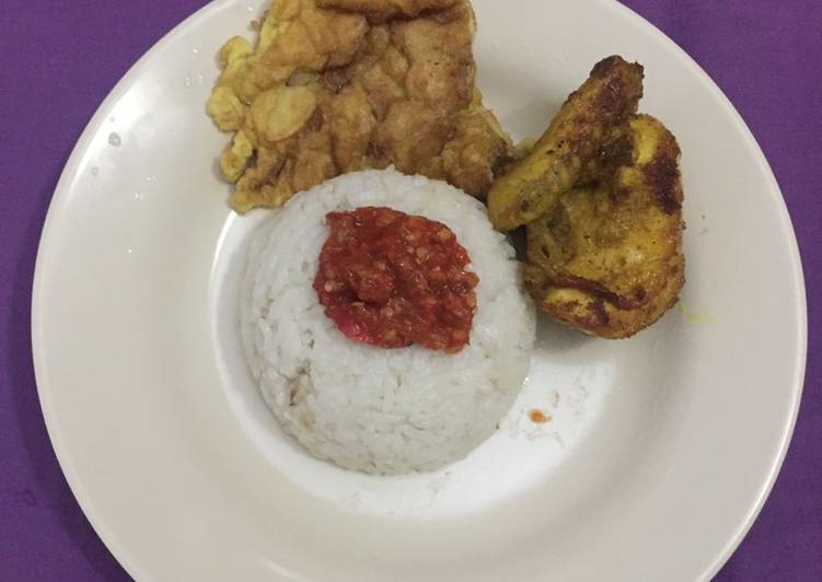 Bagaimana Menyiapkan Nasi liwet teri medan sederhana yang Enak Banget
