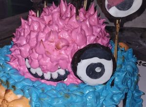 Una foto de Torta monstruitos!! Para Isabella y Bianca!! Feliz día de la niñez!!❤️❤️❤️