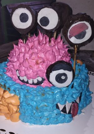 Una foto de Torta monstruitos!! Para Isabella y Bianca!! Feliz día de la niñez!!❤️❤️❤️