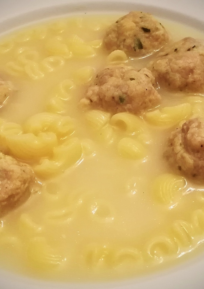 Una foto de Sopa de galets amb "pilotes"