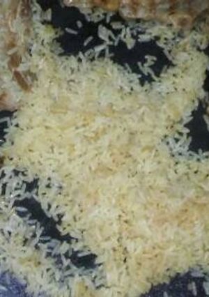 Una foto de Chuletas de cerdo con arroz dorado a los 4quesos