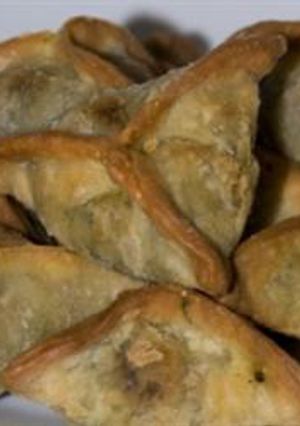 A picture of Spinach turnovers - fatayer bi sabanegh.