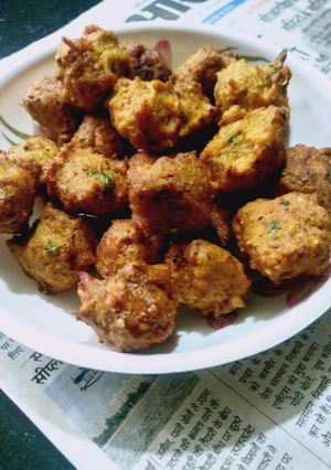 A picture of Mix Dal Pakoda.