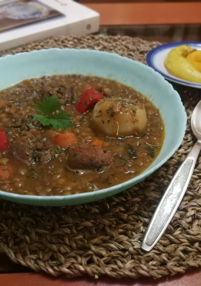 Una foto de Lentejas con carne de cerdo