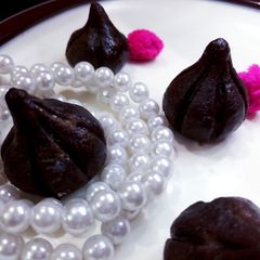 A picture of Chocolate modak.