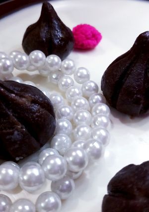A picture of Chocolate modak.