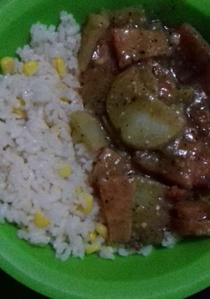 Una foto de Chuleta en salsa verde con papas (sabor casero)