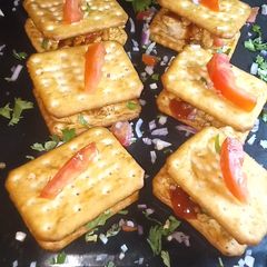 A picture of Tuc chicken sandwich 💕ٹک چکن سینڈوچ💕.