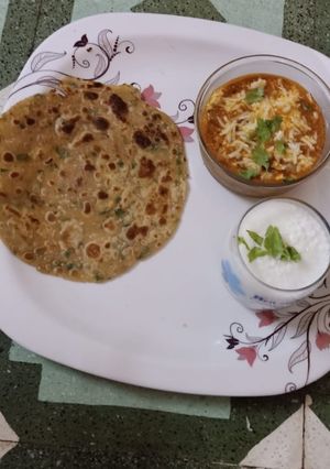 ચીઝ પનીર મસાલા વિથ લચ્છા પરાઠા(cheese paneer masala with lachcha paratha) રેસીપી મુખ્ય ફોટો