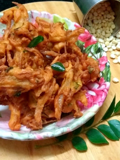 பொட்டுக்கடலை பக்கோடா (Potukadalai Pakoda recipe in tamil) செய்முறை முக்கிய புகைப்படம்