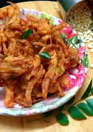 பொட்டுக்கடலை  பக்கோடா (Potukadalai Pakoda recipe in tamil) செய்முறை முக்கிய புகைப்படம்