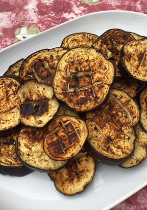 Une photo de Aubergines sucrées salées marinées grillées à la plancha
