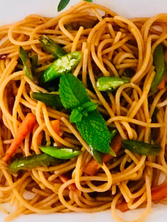 वेज नूडल्स (Veg Noodles Recipe In Hindi) रेसिपी मुख्य फोटो