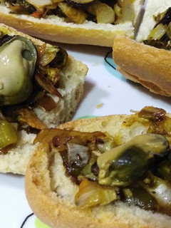 Una foto de Tosta de mejillones