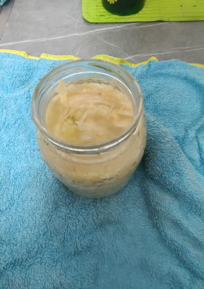 Una foto de Chucrut o repollo fermentado