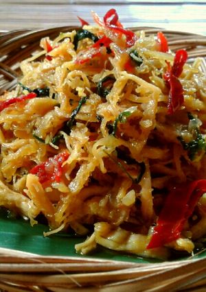 Foto resep Ayam suwir kemangi bumbu kuning