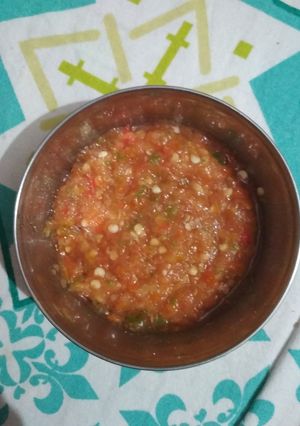 A picture of Tomato lehsun Ki chutney.