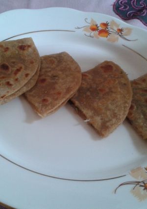 A picture of Oats and mooli roti.